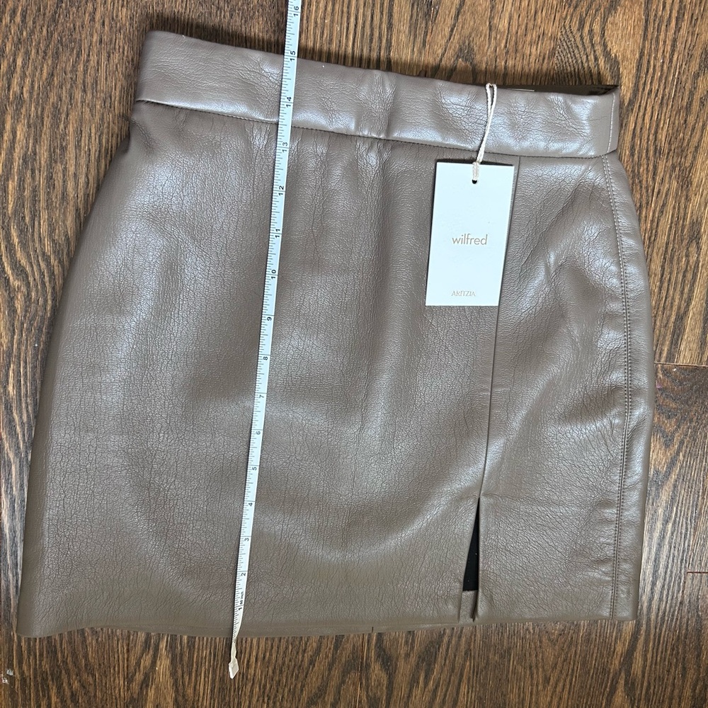 WILFRED ARITZIA Vegan Faux Leather Patio Mini Skirt 
Light brown - Picture 9 of 13